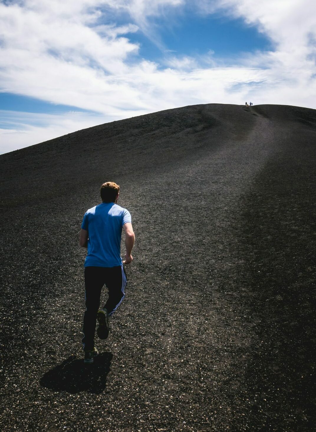 Entrenamiento en Cuestas: La Clave Secreta de los Corredores de Élite para Mejorar tu Rendimiento